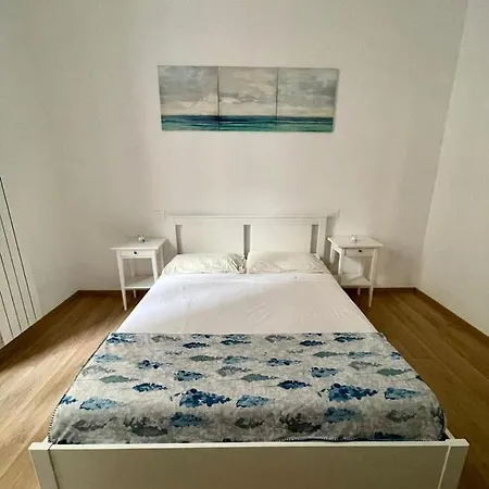 White Beach Apartment *